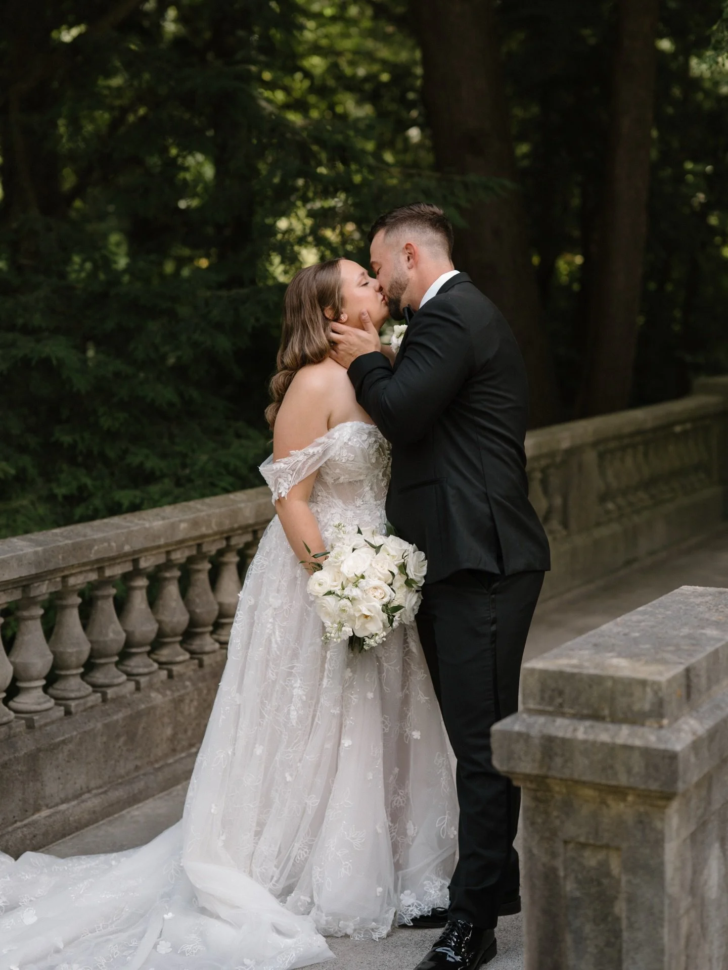 @emmatrevinophoto posted about wanting warmer wedding days again so bringing it back to probably the hottest wedding day last summer celebrating R &amp; Z✨

Emma has the best clients &amp; I always love when I get to second shoot for her 🤍