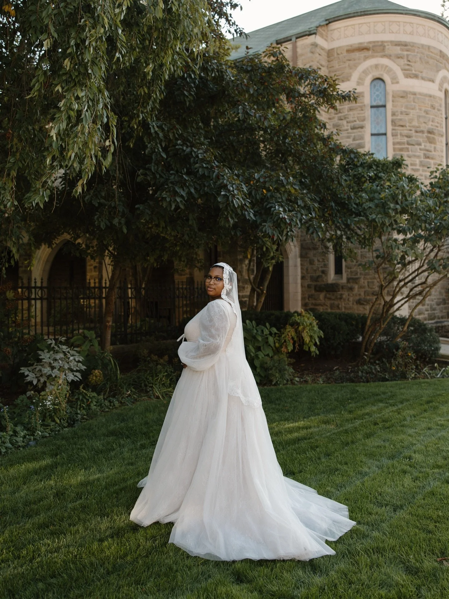 Rachael &amp; Spenser ✨

Gorgeous intimate wedding from this past fall! Rachael and I were in the same girl scout tribe when we were kids- went to overnight camp, sold cookies, the whole shabang. 

Thankful for Katey who associate shot this wedding f
