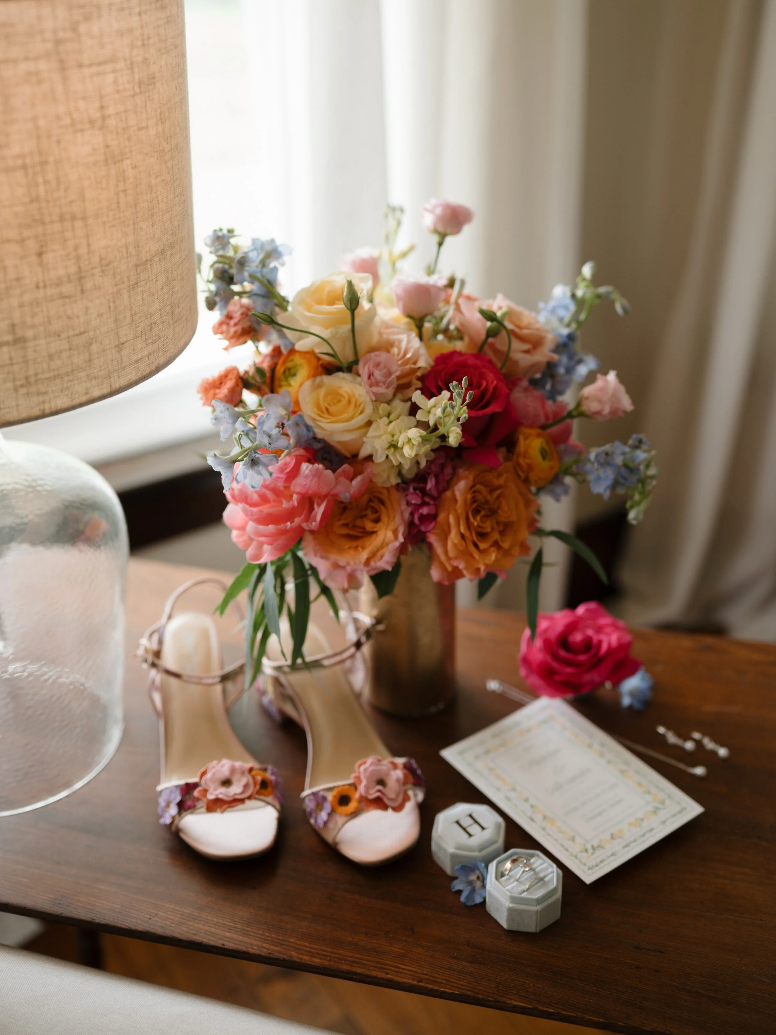 Leaning into more of the concept of details being captured in the environment in which they are being carried. Don&rsquo;t get me wrong I lovee a staged flat lay as well, but I also must confess my liking for a more camouflaged look. 

Florals: Angie