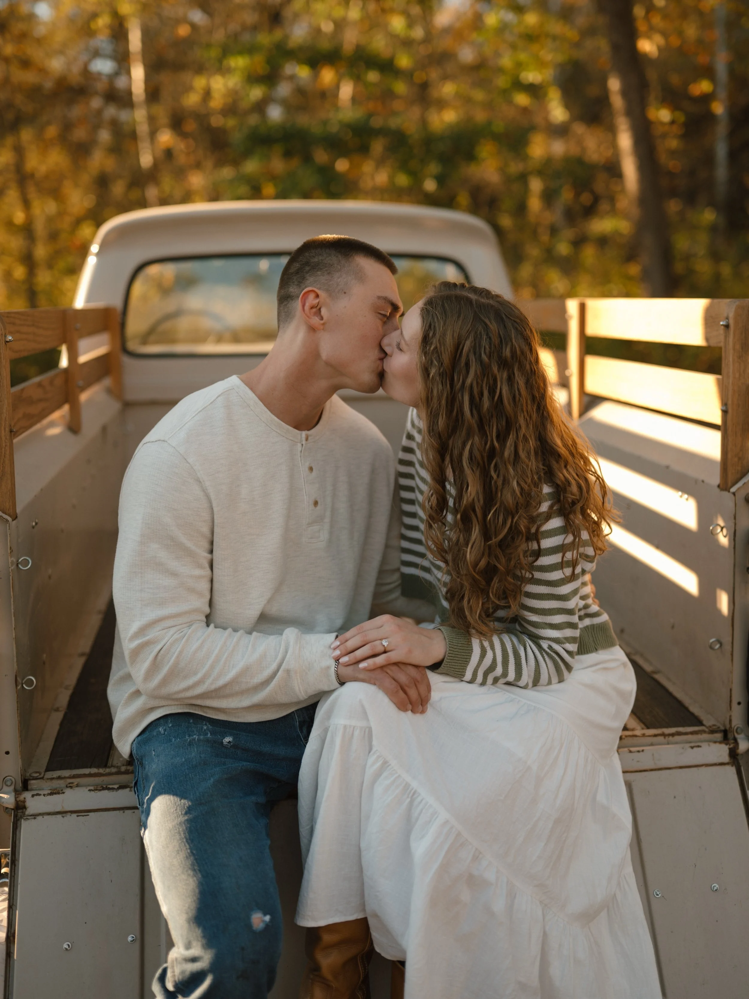 Sydney &amp; Nicholas ✨ 

Beautiful fall engagement session at the Kendall Hills &amp; Ledges / the leaves are peak color right now and we had the best weather. 

Super excited for their wedding next August!