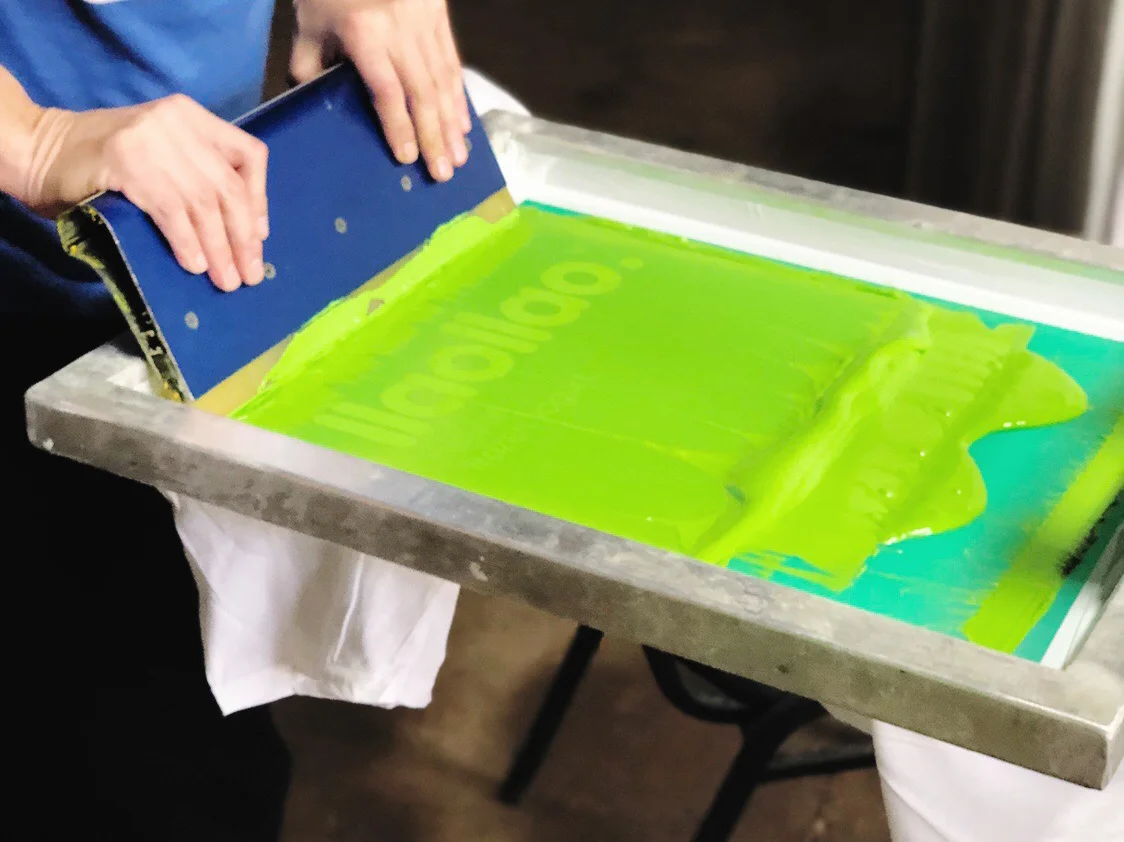Screen Printing Process Color Example How does screen printing work? — APDAT Print Co.