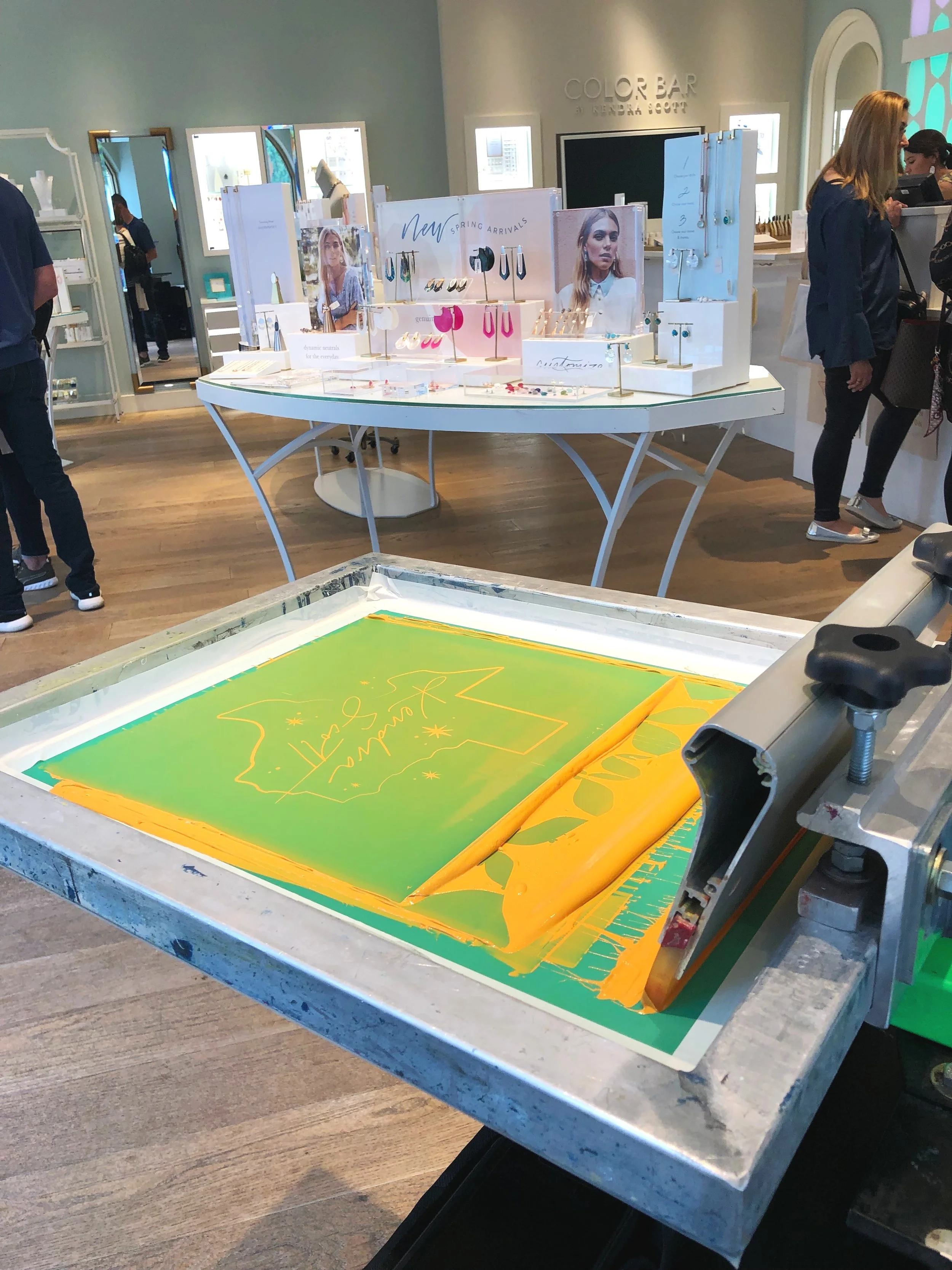 apdat-print-co-kendra-scott-live-screen-printing.jpg