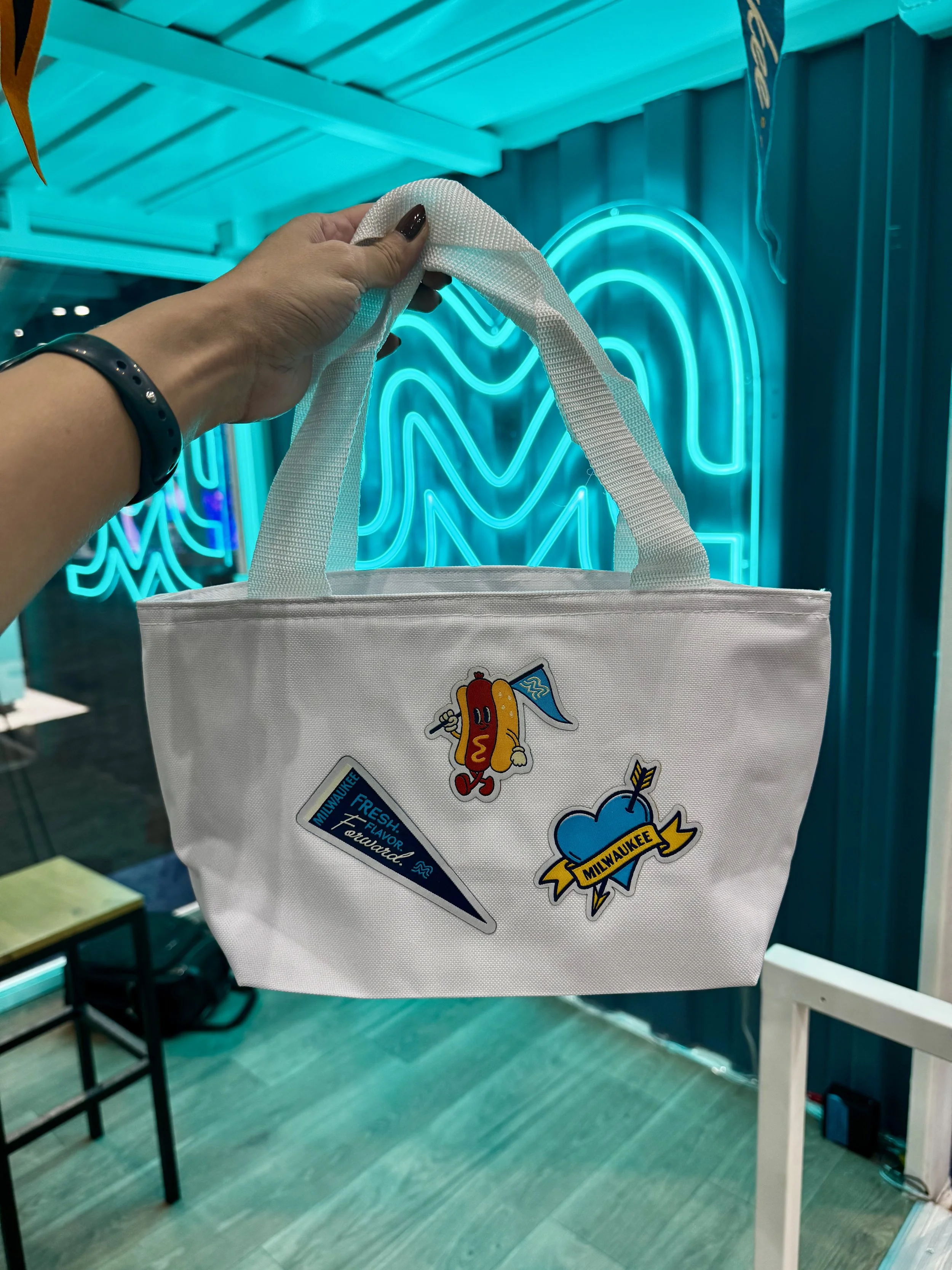 Glowy example of the white cooler tote option