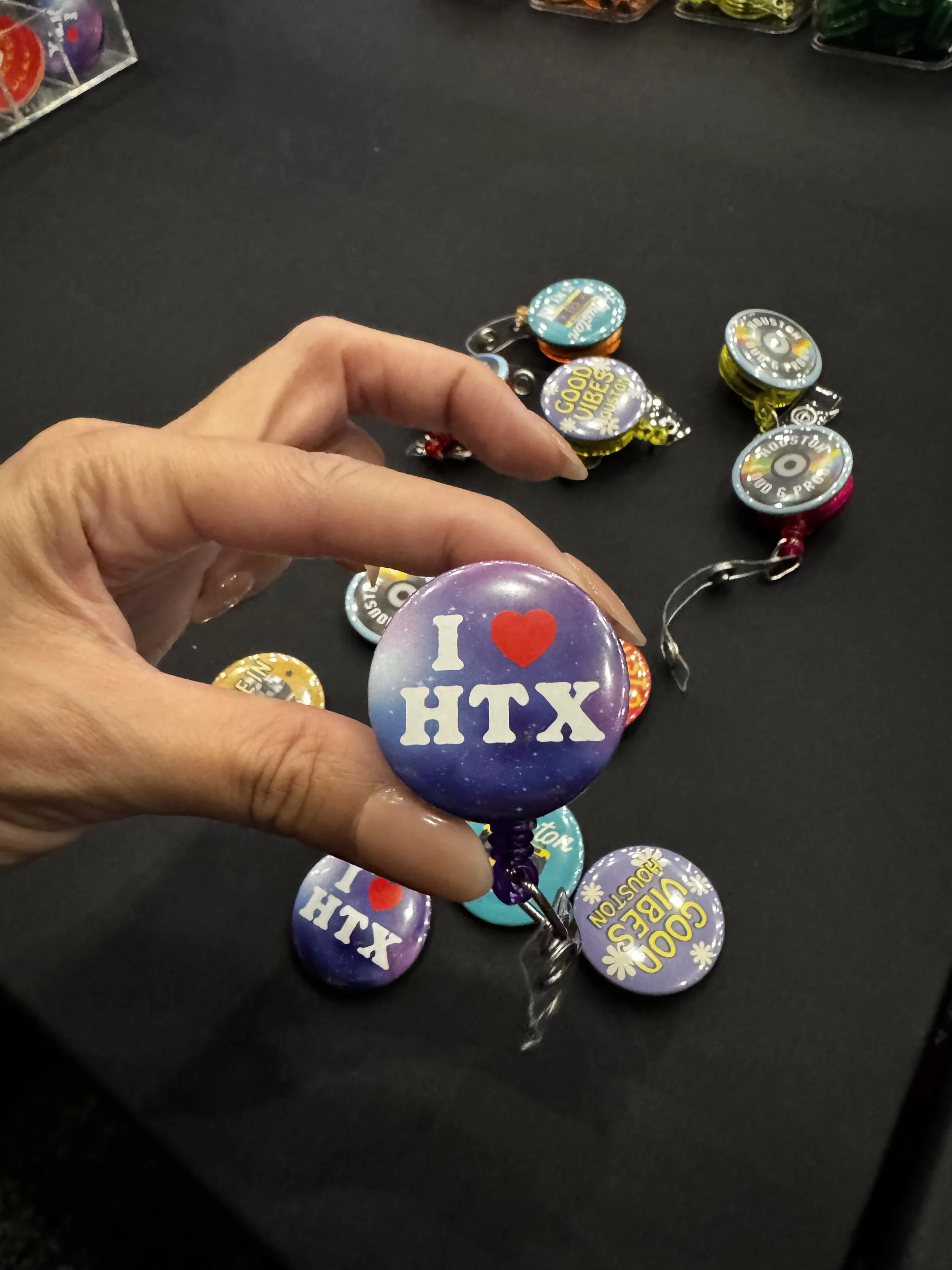One of the most popular of the six available designs for guests to choose from to be pressed live into buttons or badge reels
