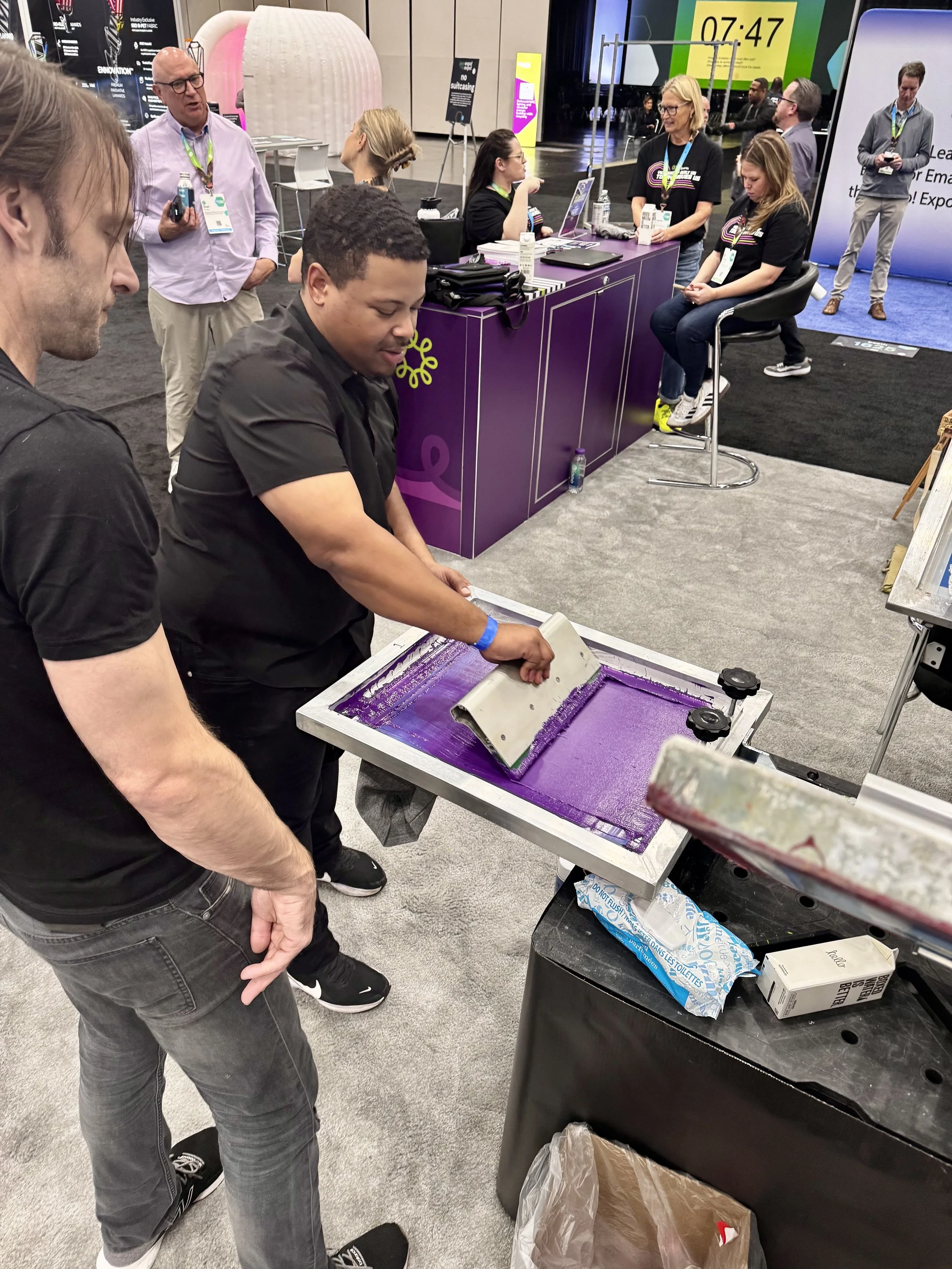 Apdat staff flooding ink onto screen before pulling print