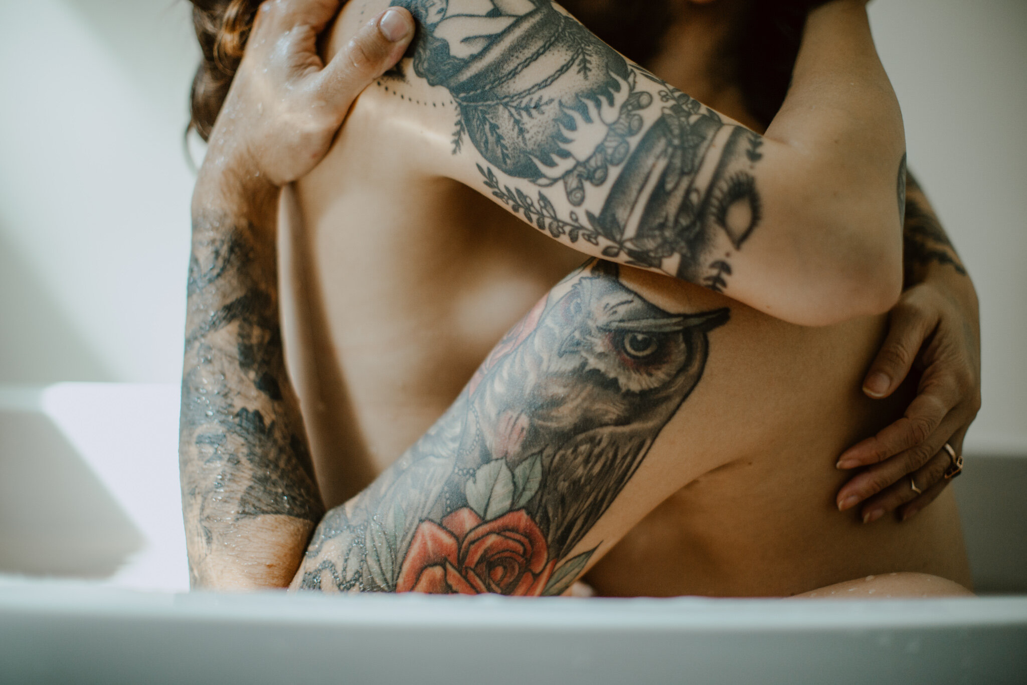 Boudoir tattooed couple in tub