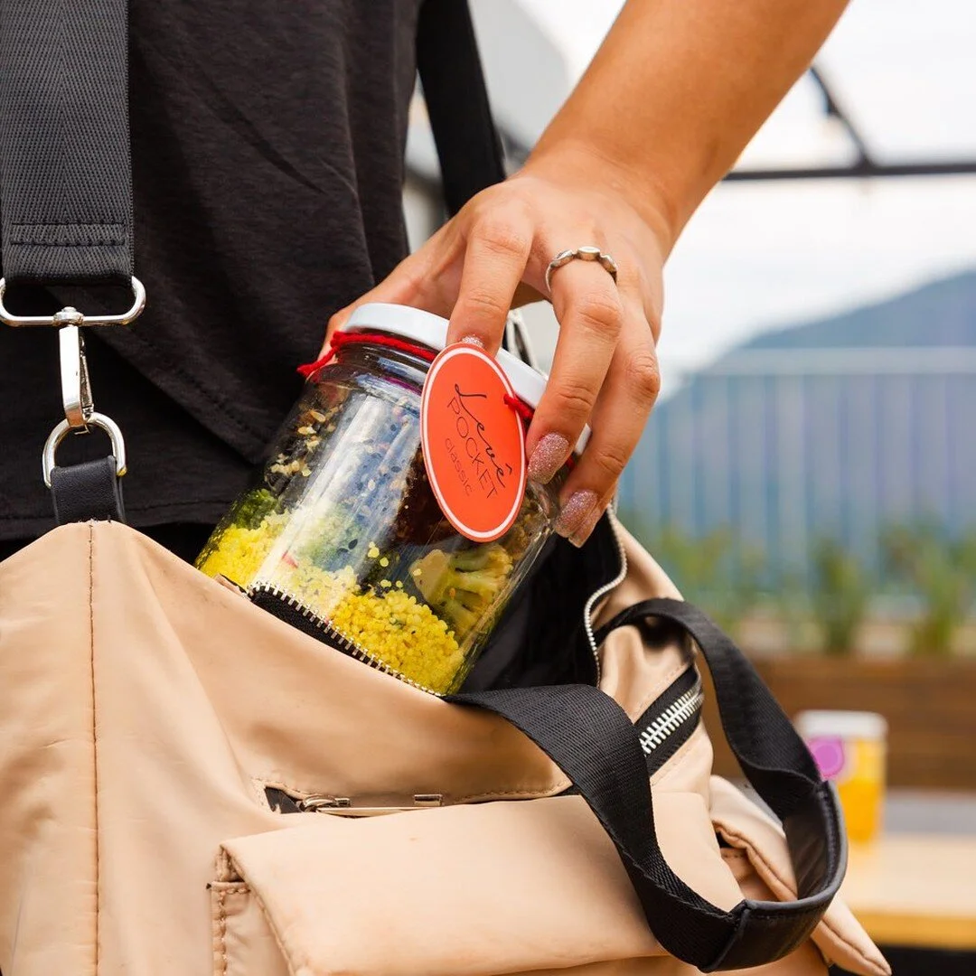 Falou em praticidade? Falou em Lev&ecirc; Pocket! 

Nossos pockets foram criados para sua rotina e sua sa&uacute;de 💚 Quem disse que comer saud&aacute;vel n&atilde;o poderia ser r&aacute;pido?