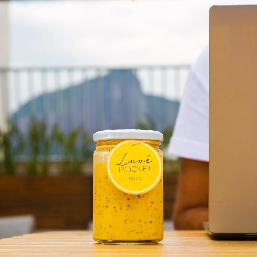 O que amarelo significa para voc&ecirc;? 

Por aqui &eacute;&hellip; c&aacute;lcio, ferro, vitamina A, C, B1, B2, B3, B5... eu acho que voc&ecirc; j&aacute; entendeu! 

Suco amarelo - manga, abacaxi e maracuj&aacute; com leite de am&ecirc;ndoas💛 

U