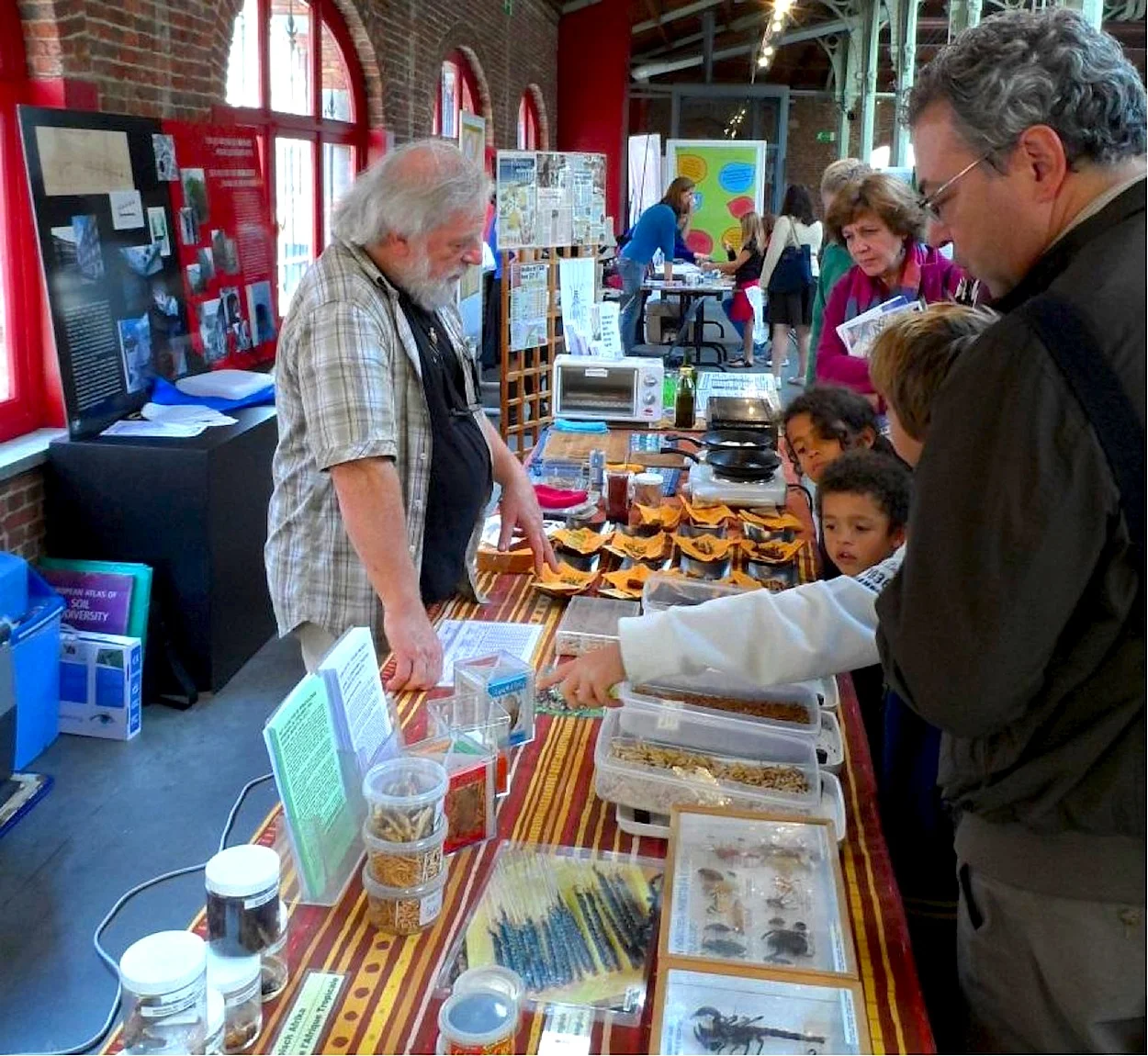 Spot the European Soil Biodiversity Atlas at our colleague’s insect (insect-eating) stand.