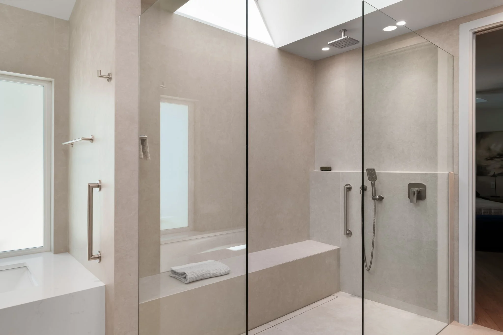 32-web-or-mls-13127 22a Ave_032.jpg