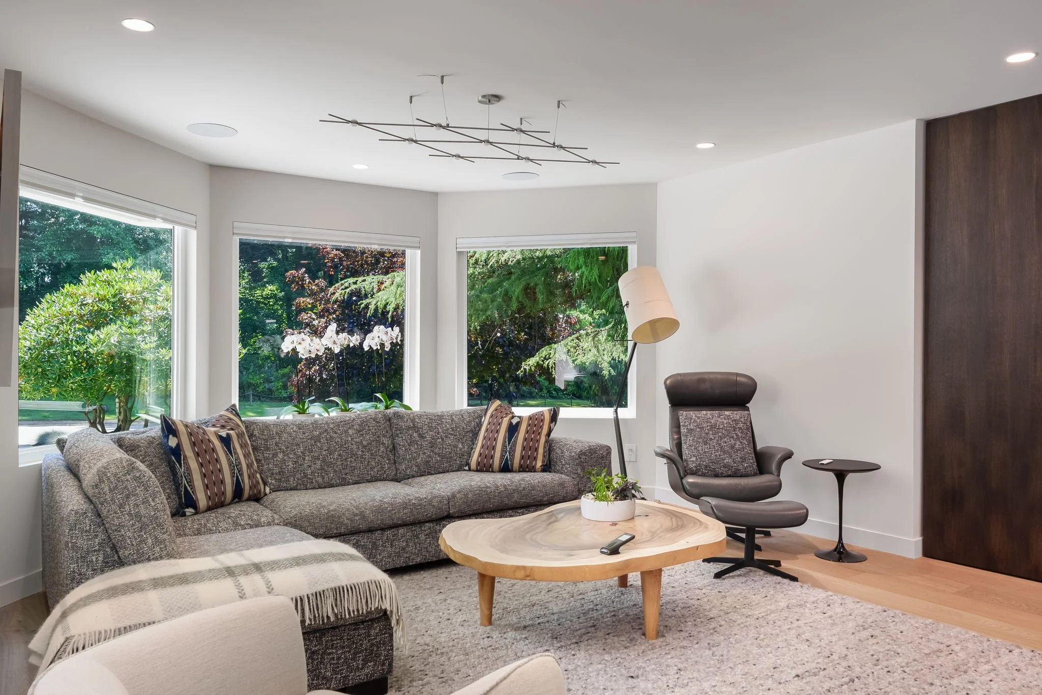 10-web-or-mls-13127 22a Ave_010.jpg