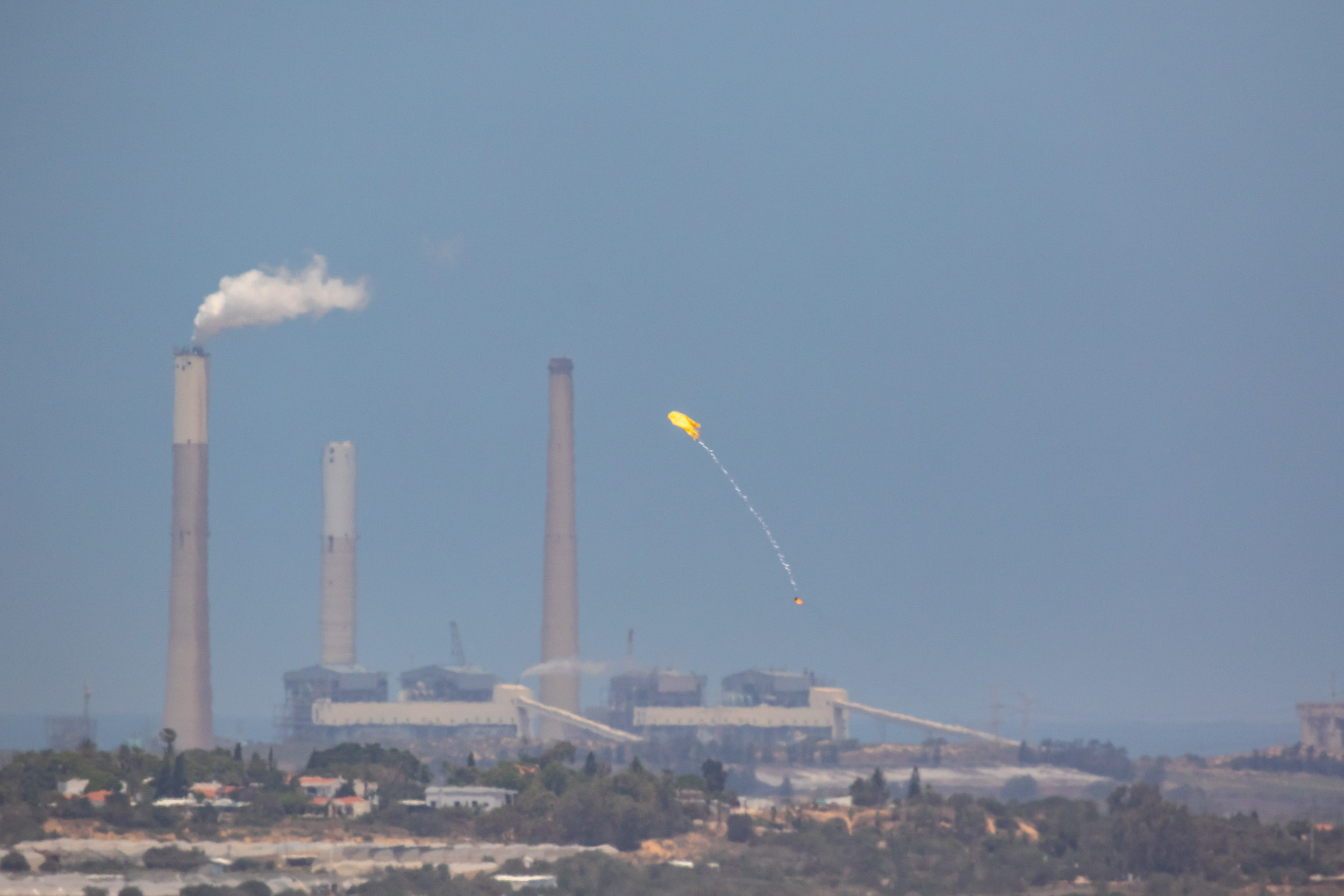 Northern Gaza Border, May 2018 - Kite with Molotov released to setup fires in Israeli fields