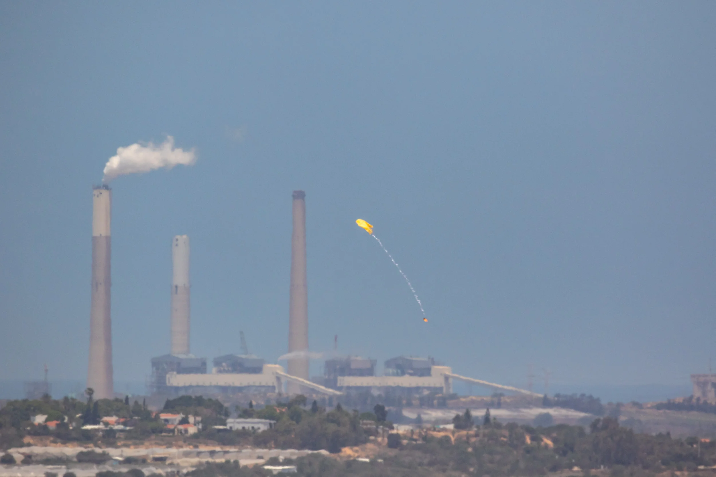 Northern Gaza Border, May 2018 - Kite with Molotov released to setup fires in Israeli fields