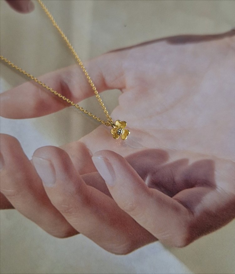 Joy Flower 19k yellow gold Pendant
