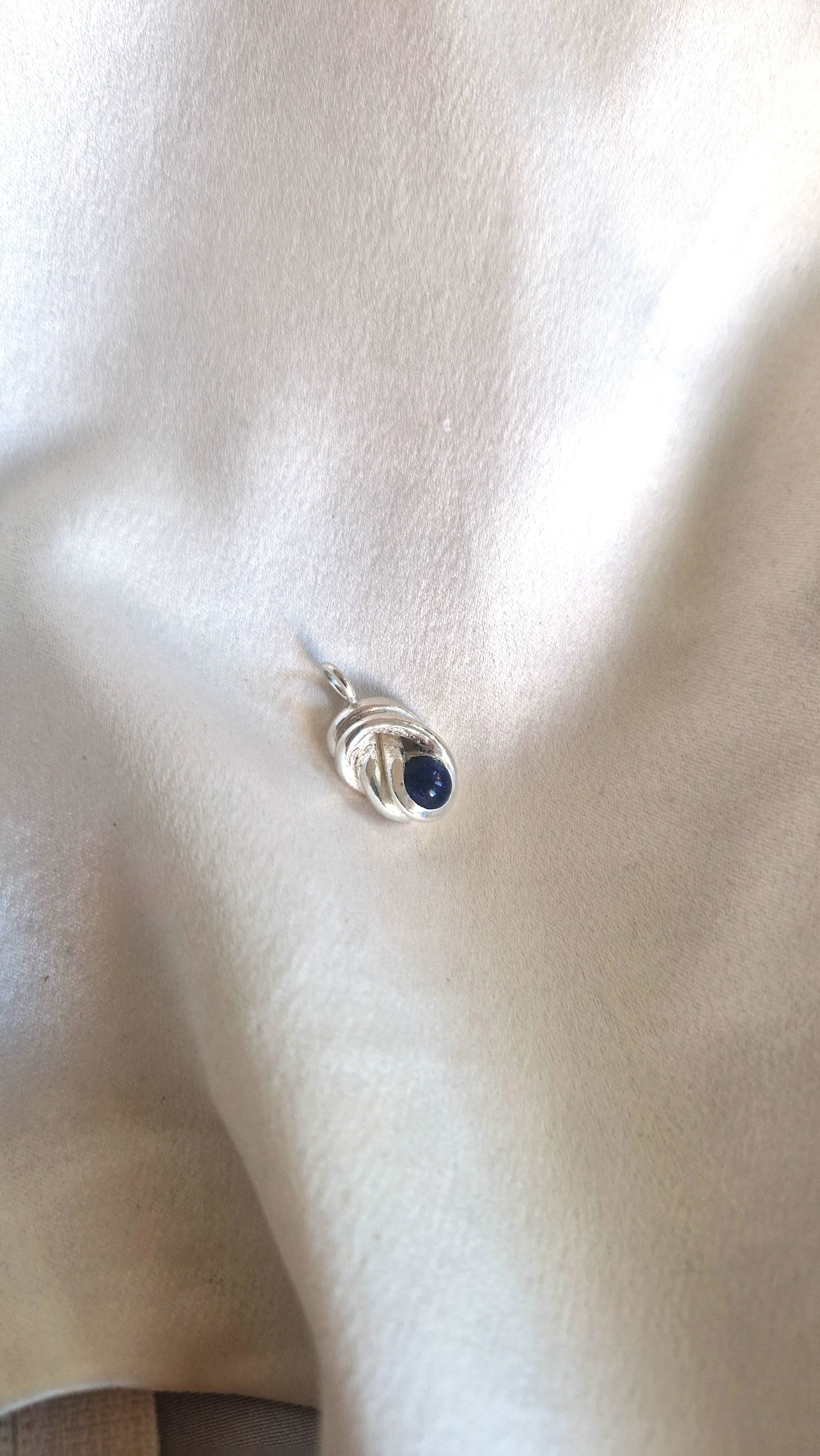 Nó Lapis Lazuli Pendant
