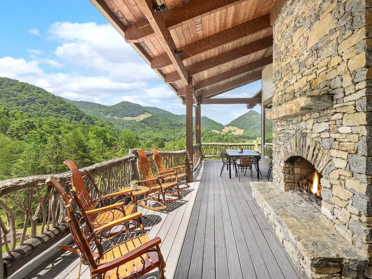 outdoor fire place .jpeg