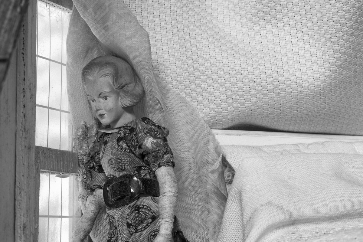 Web_Catherine_Wilmer_Dollhouse_6.jpg