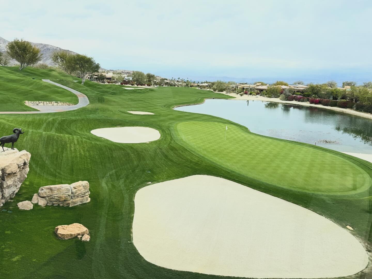 Putter got hot for my final round in the desert.  Carded a 75 this morning on the Mountain course.  Now heading back home for a day of rest.  The shot above is from the clubhouse looking down at the 18th green.