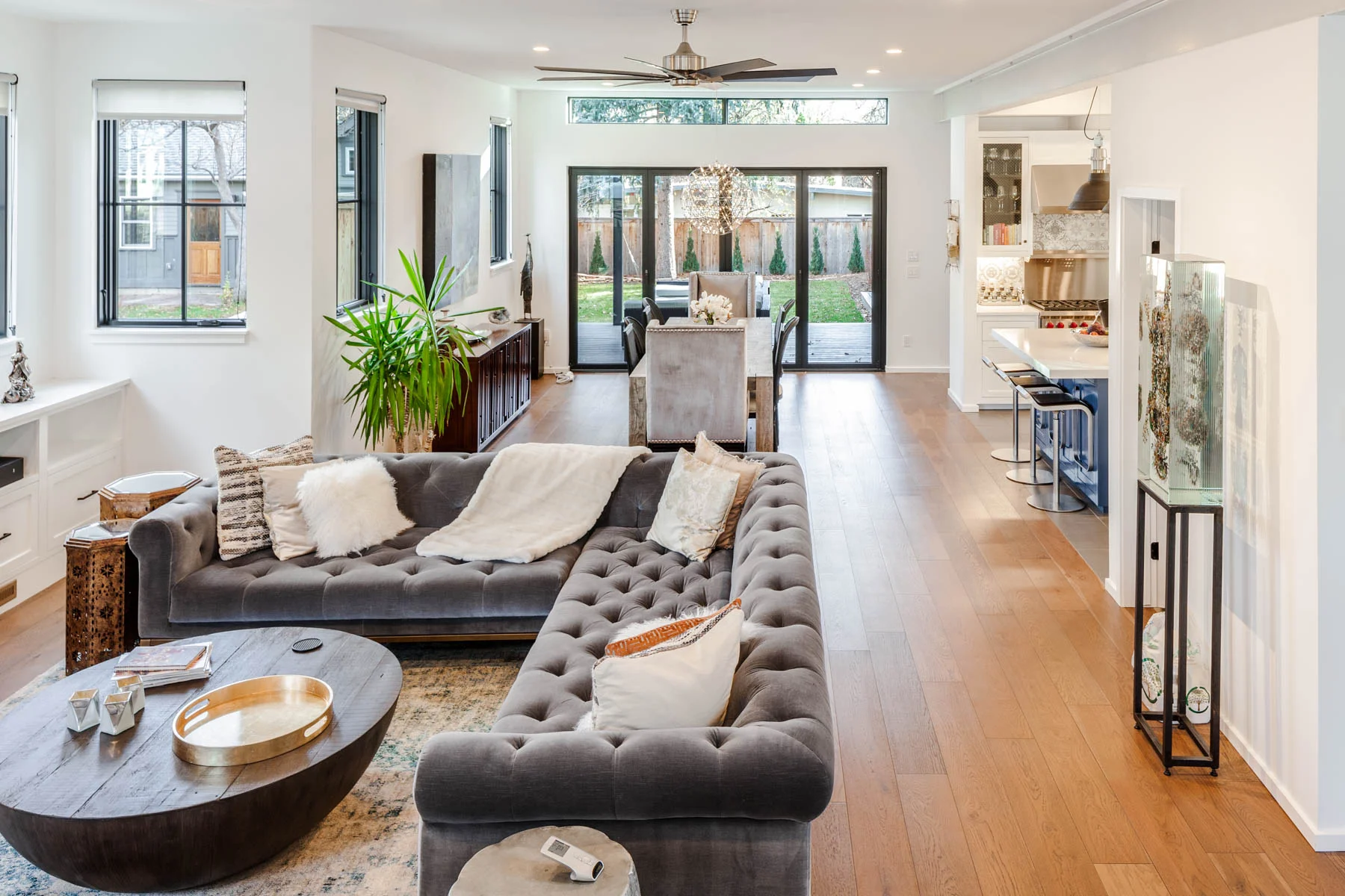 640-Hawthorne-Living-Room1.jpg