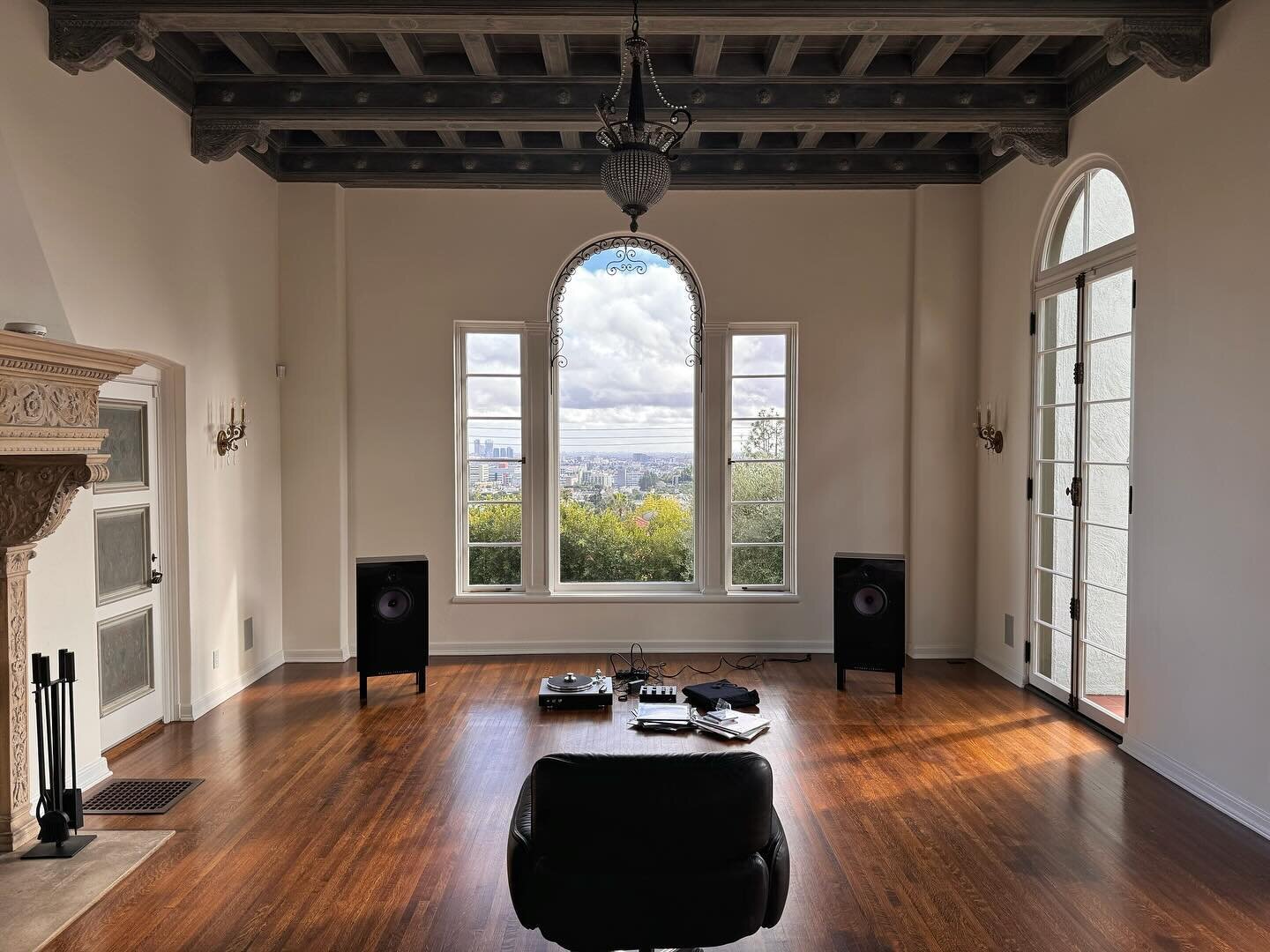 Future Reference - A clients dream room which will house a dream rig
-
-
#devorefidelity #commonwavehifi #analog #losangeles #hifi #audiophile #comebysayhifi #4434 #fourfourthreefour #dreamroom #dreamrig