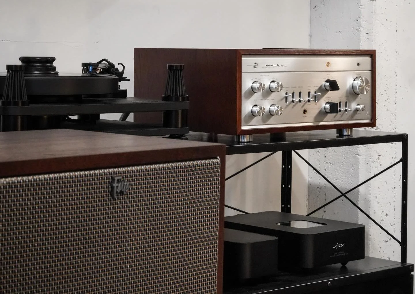 Dynamic Duo - Klipsch&rsquo;s Forte IV loudspeakers powered by Luxman&rsquo;s vacuum tube integrated LX-380 make for an absolutely fantastic pair.  Effortless dynamics combined with a liquid rich tone - who needs anything more?