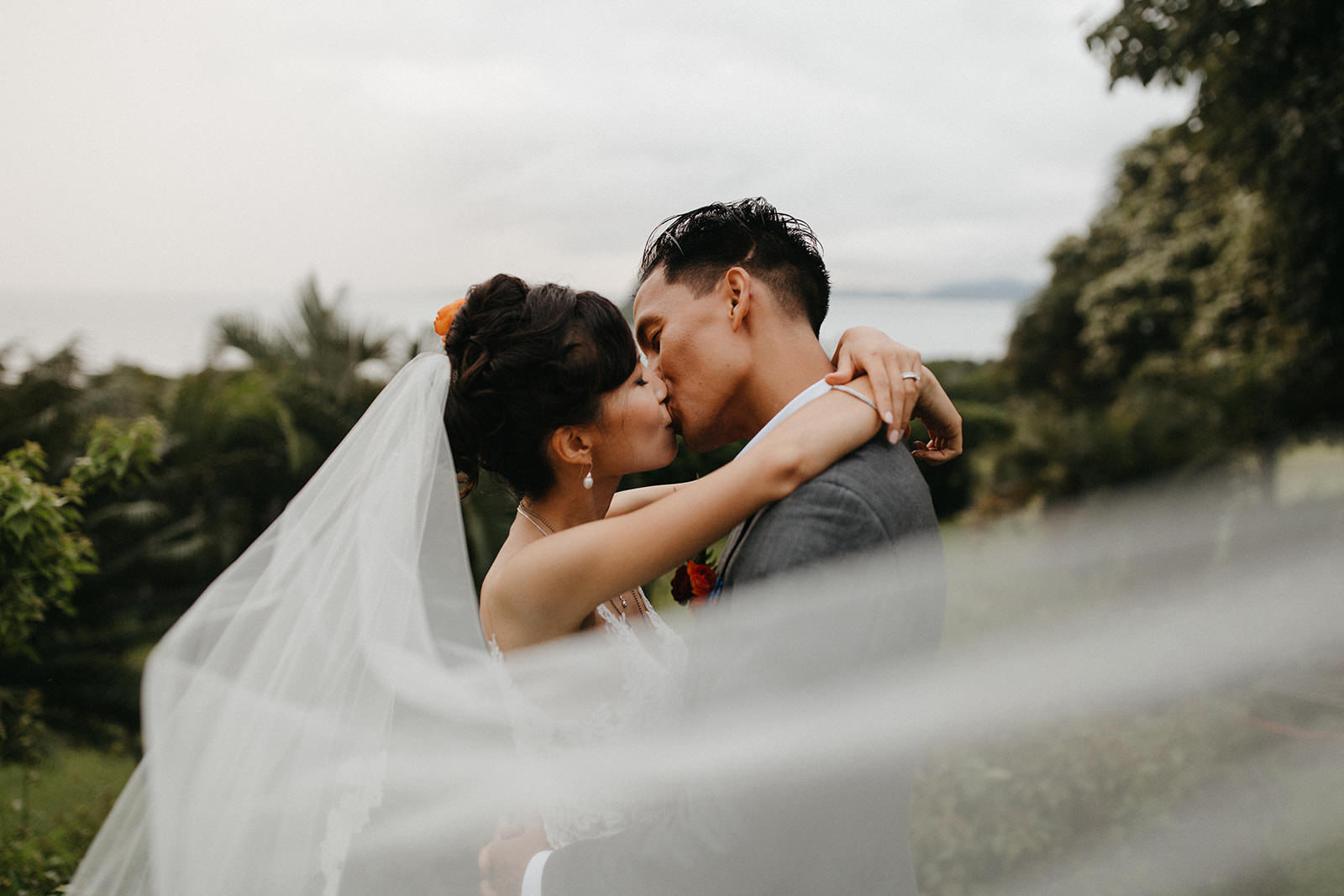 Kualoa_Hawaii_wedding_paliku31.jpg