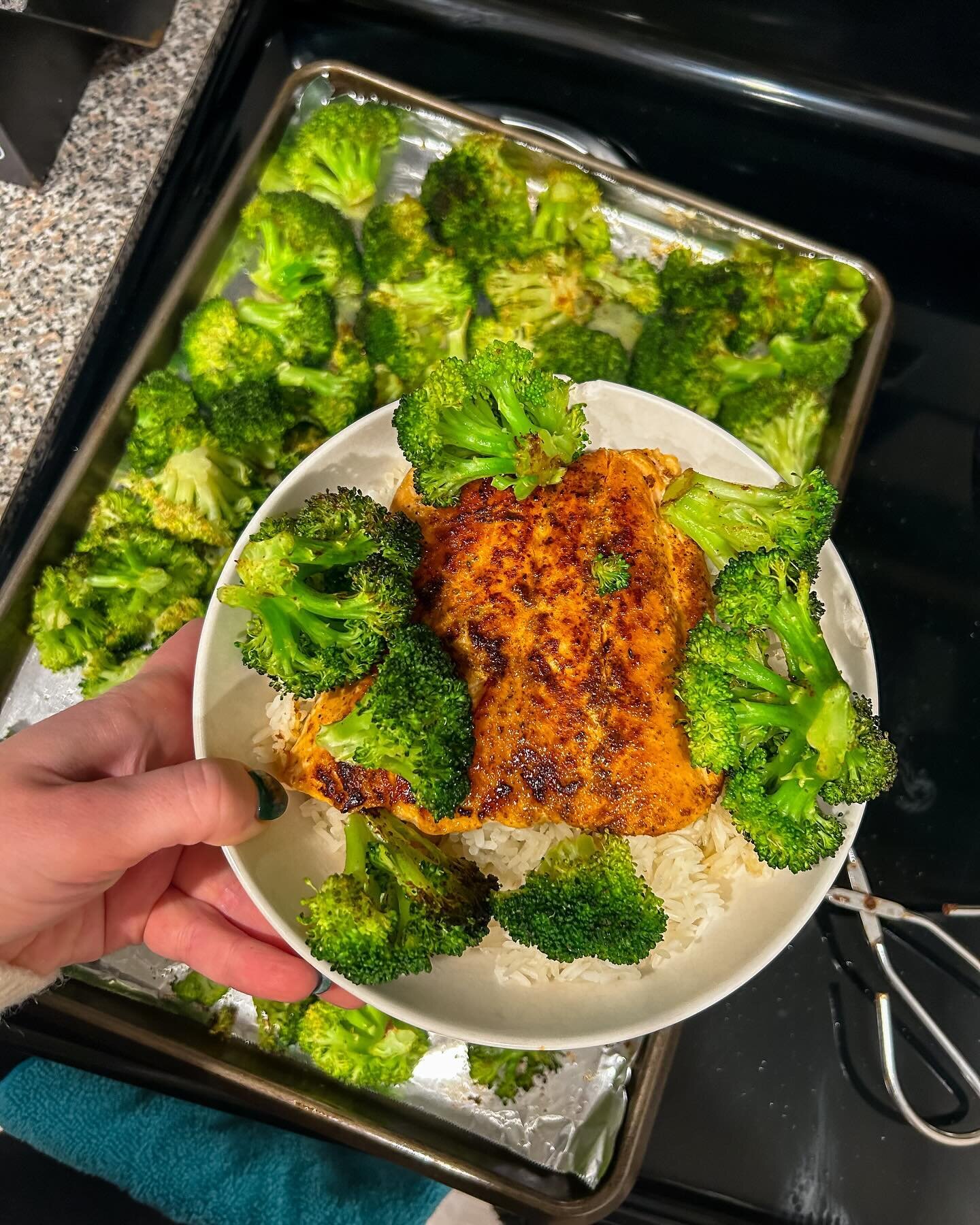 Salmon, rice and roasted broccoli! 🐠🥦🍚

DHA (docosahexaenoic acid) and EPA (eicosapentaenoic acid) are omega-3 fatty acids found in salmon. They play crucial roles in supporting overall health. DHA is known for promoting brain function and vision,