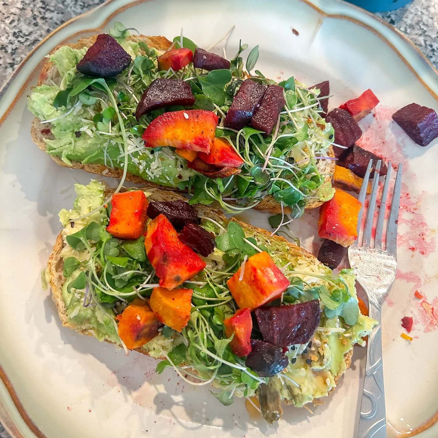 You can use roasted vegetables from dinner the night before to add to your breakfast! 🍠🥖

Pictured here: sourdough toast with avocado, sprouts, roasted sweet potato and roasted beets! 

Share with us your breakfast creations! Make sure to #tag us i