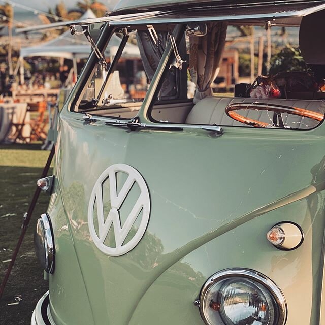 You can&rsquo;t help but smile when you get inside @alohasplitty for a photo @fshualalai @fshualalaievents @blissinbloom @fletchphotography .
.
.
.
.
.
.
.
#fletch #fletchphotography #hawaiieventphotographer #hawaiiphotographer #hawaiicommercialphoto