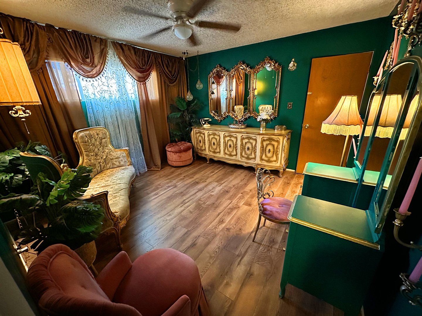 10_GreenGold_Room_1.jpg