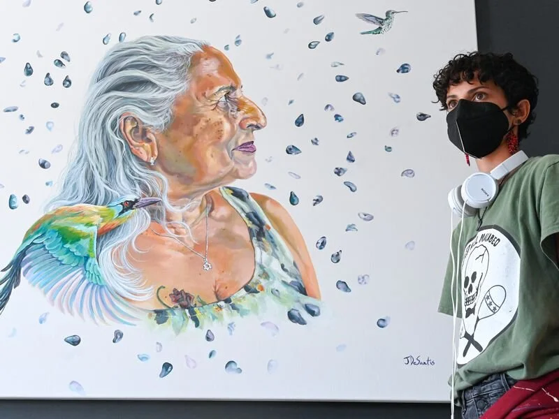 Paintings, jewelry, salsa dancing and more: Mother’s Day market this Saturday showcases Latino artists