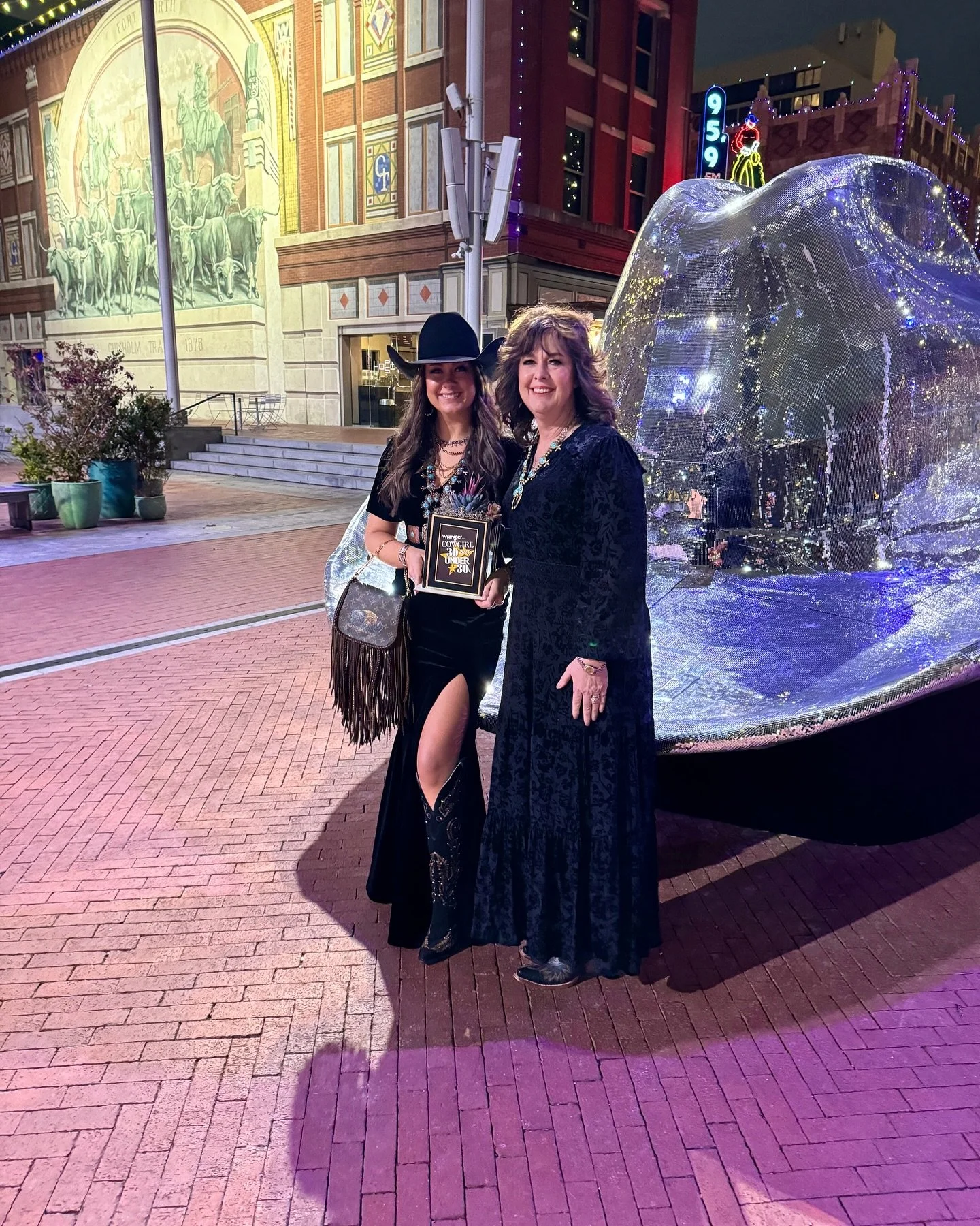 Wishing the happiest birthday to the kindest, coolest, and most supportive mother on the planet! &hearts;️ I&rsquo;m so grateful and blessed to call her my mom.

.
.
.
#bighornsheep #cowgirls #cowgirlstyle #cowgirlgala #cowgirl30under30 #fortworth #h