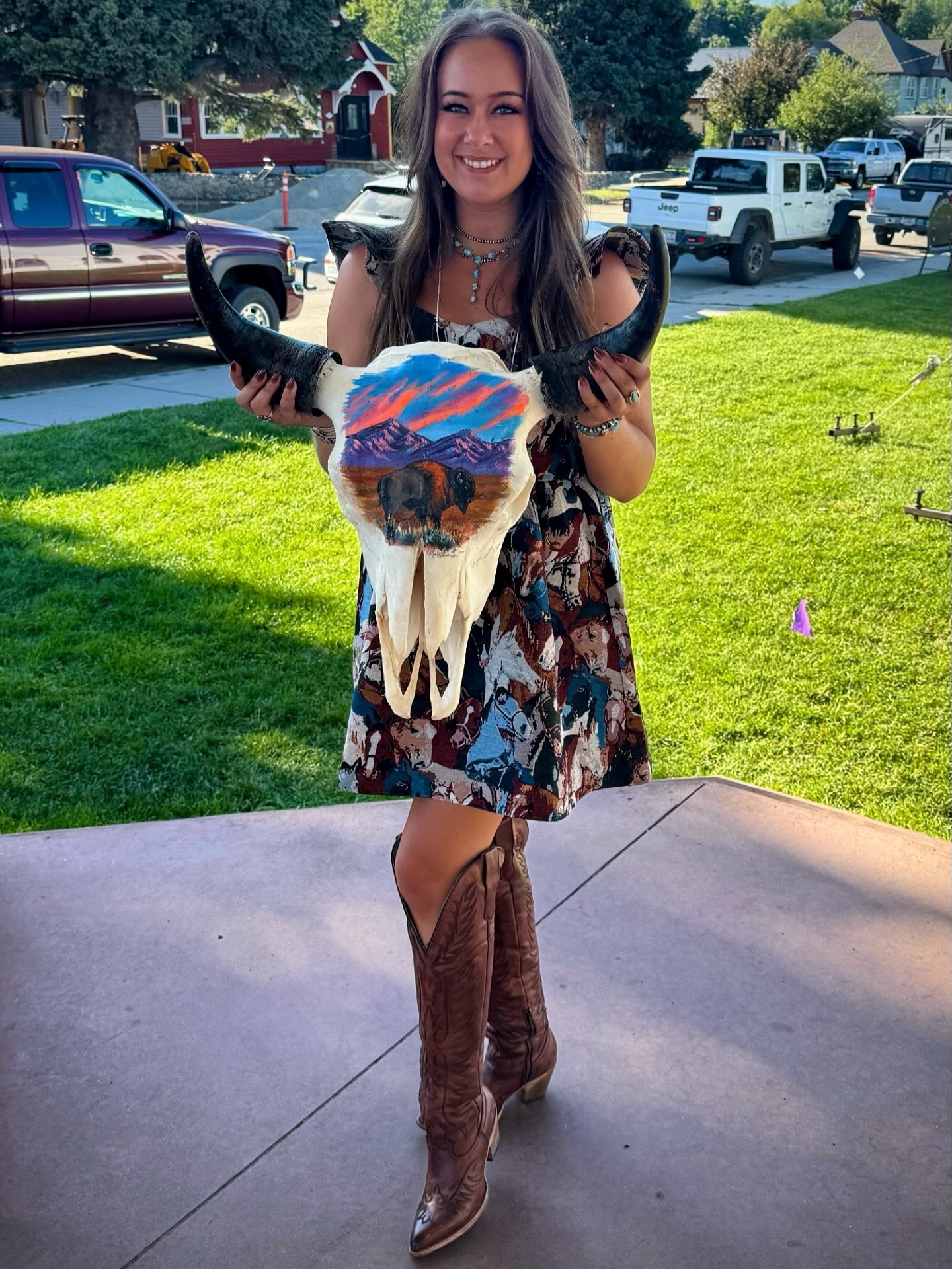 I had a great time last night at the Art in the Beartooths Fundraiser! Thank you to the @carboncountyartsguild for inviting me! I did a quick draw live painting on a bison skull and had less than two hours to create this piece.

This piece sold at au