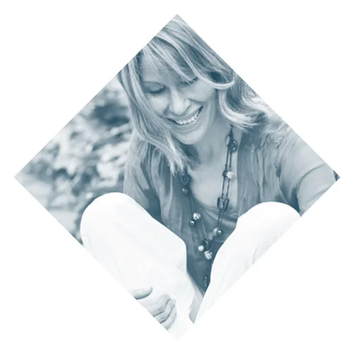Gabrielle Thil www.gabriellethil.com Gabrielle es Maestra de Kundalini Yoga y amante de la vida. Su mantra personal es: ¡un poco de Kundalini Yoga + un poco de risa = ¡una vida mucho más bonita!