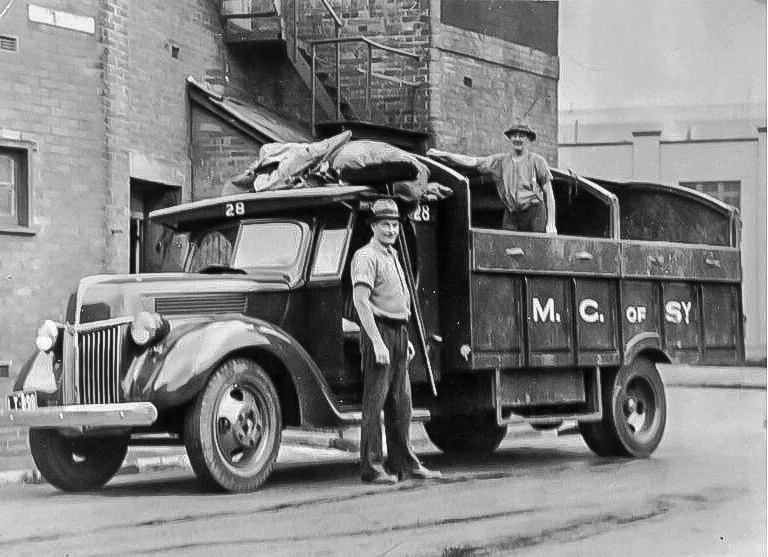 Delivering garbage, Incinerator, Saunders St, late 1930s
