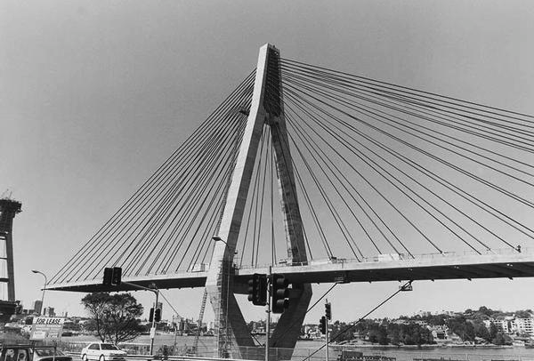 17.New-GI-bridge-under-construction-1995.png