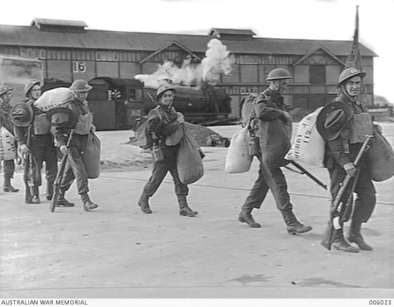 7th div. arriving Pyrmont wharves for departure to Middle East Dec.1940