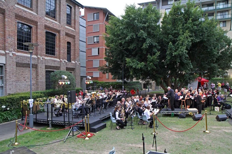 Band and choir - Christmas Celebration in Refinery Square 2012