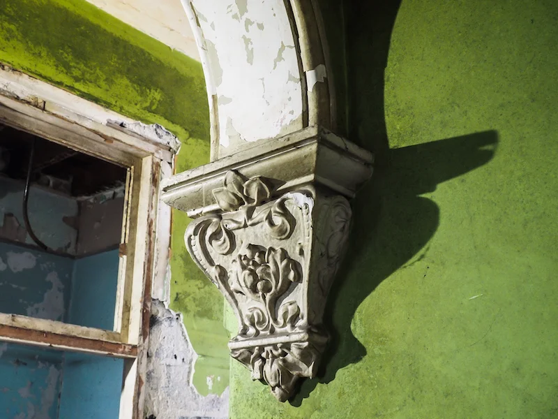 Terminus decorative archway