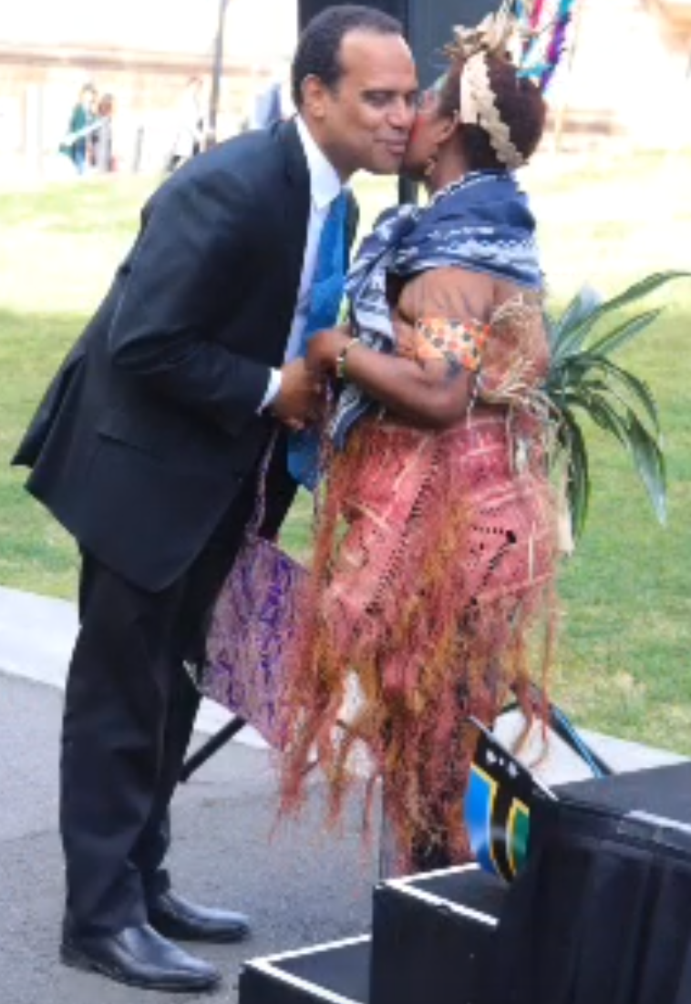 Custom women Rosalie Vatu traditional gift ceremony to Hon. Ralph Regenvanu