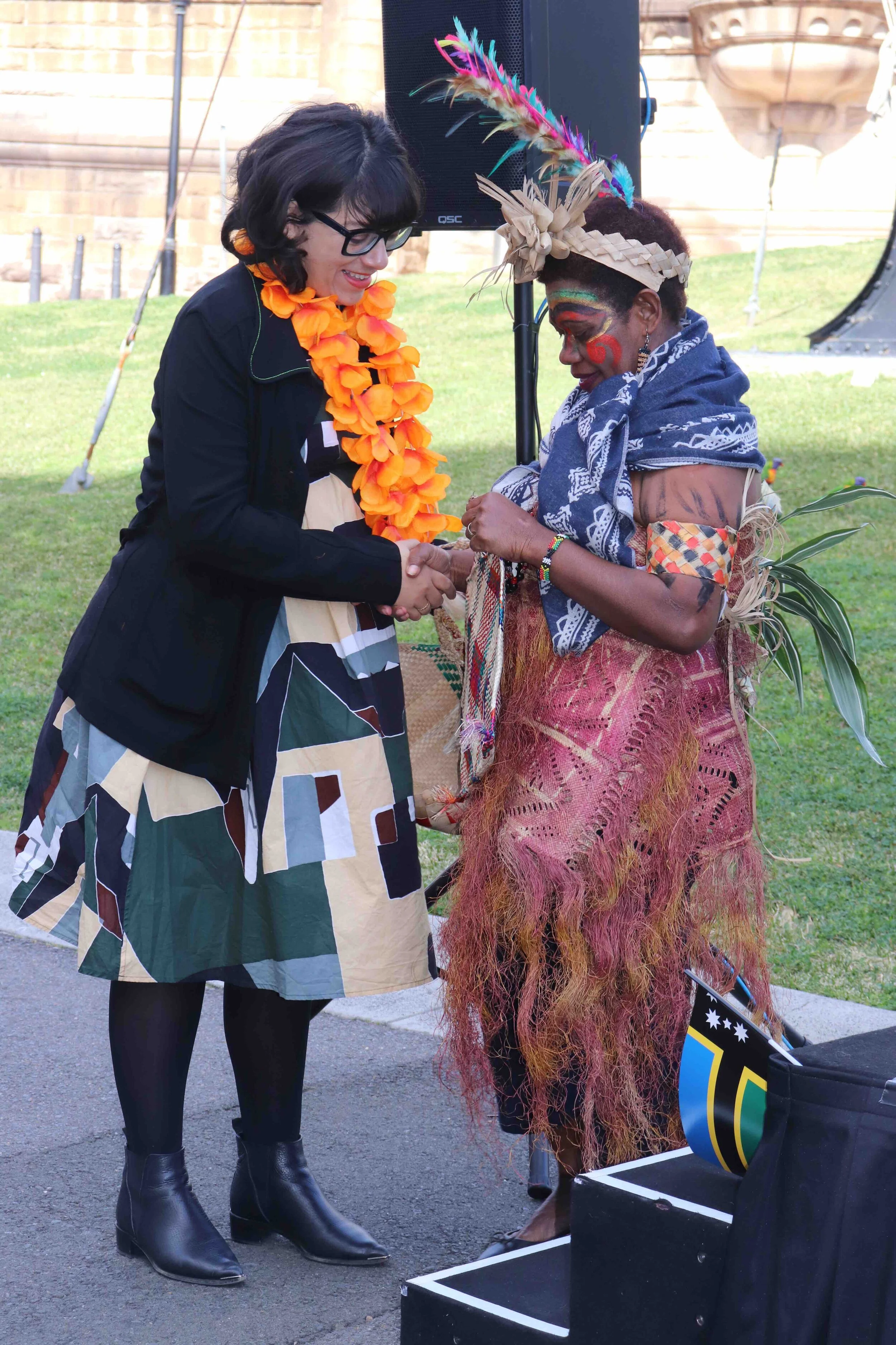 Custom women Rosalie Vatu traditional gift ceremony to Lord Mayor representative Cnl Jess Scully
