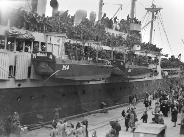 HMAS Manoora about to leave Glebe Island for Japan 1946