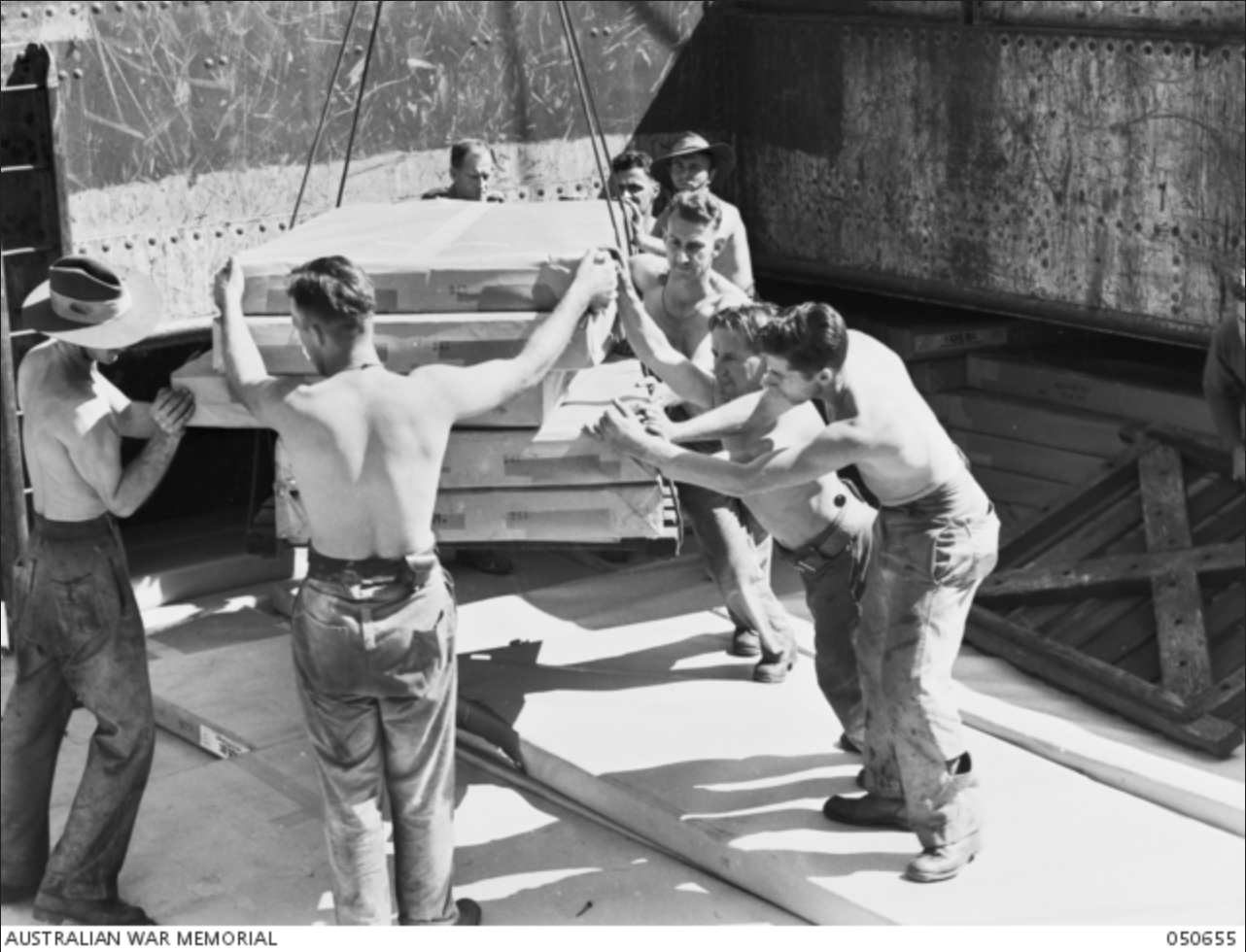 Soldiers working as wharfies during a waterside workers strike 1943