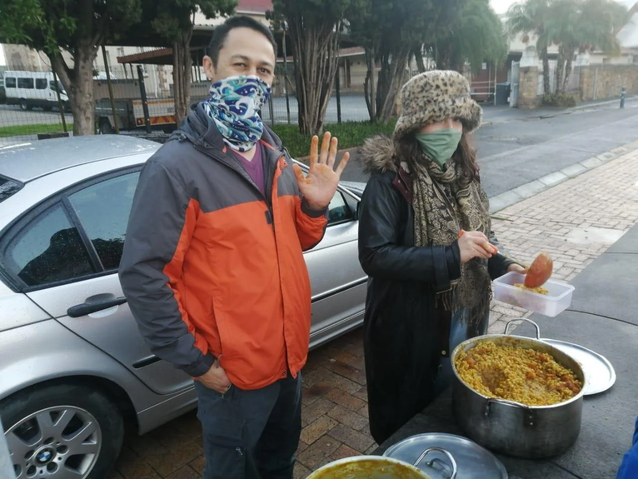 On behalf of the Unitarian church, Georgia, Dave and Hans made a yummy meal of curried butternut and onions with veggie stock samp, as part of an act of community service within the Obs Can Feed You (OCFY) programme.They served at around 5:30 pm on Fri, 25 June, and an estimated  25 street neighbours served plenty of seconds and thirds for those who wanted. A few expressed their gratitude, so the OCFY efforts and contributions are very much appreciated, especially on a cold, wet Friday evening such as this one. Stay warm, dry and healthy folks ~ counting our blessings to have a roof over our heads, full tummies and a warm bed, on nights like this.(The Unitarians were planning to actively participate in this initiative at least every other week, but this might be hampered by newly intensified Covid regulations.)
