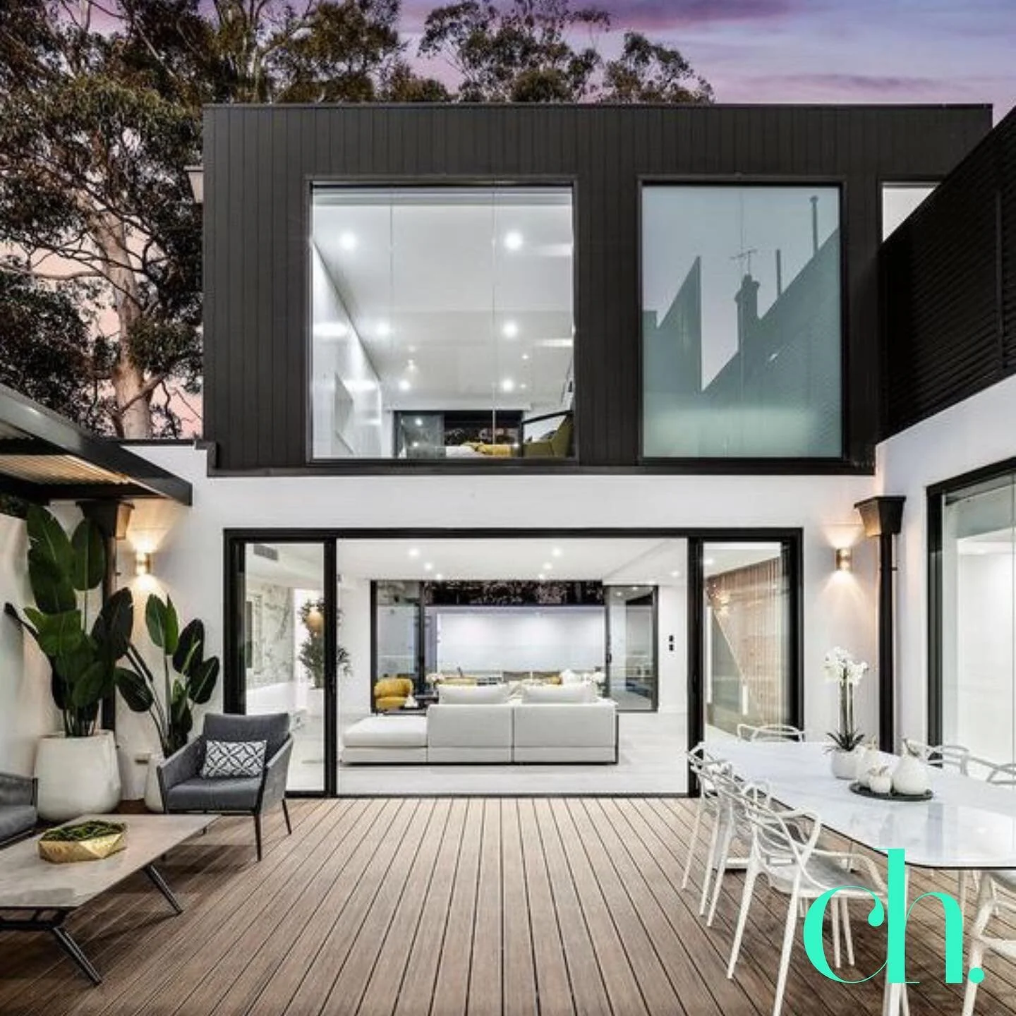 ☀️🌙 Views - Project Bondi ✔️
We are still so obsessed with this project! CH worked closely with the clients architect and builder to refine all the interior detailing, joinery, lighting &amp; materiality.

We where involved throughout the constructi