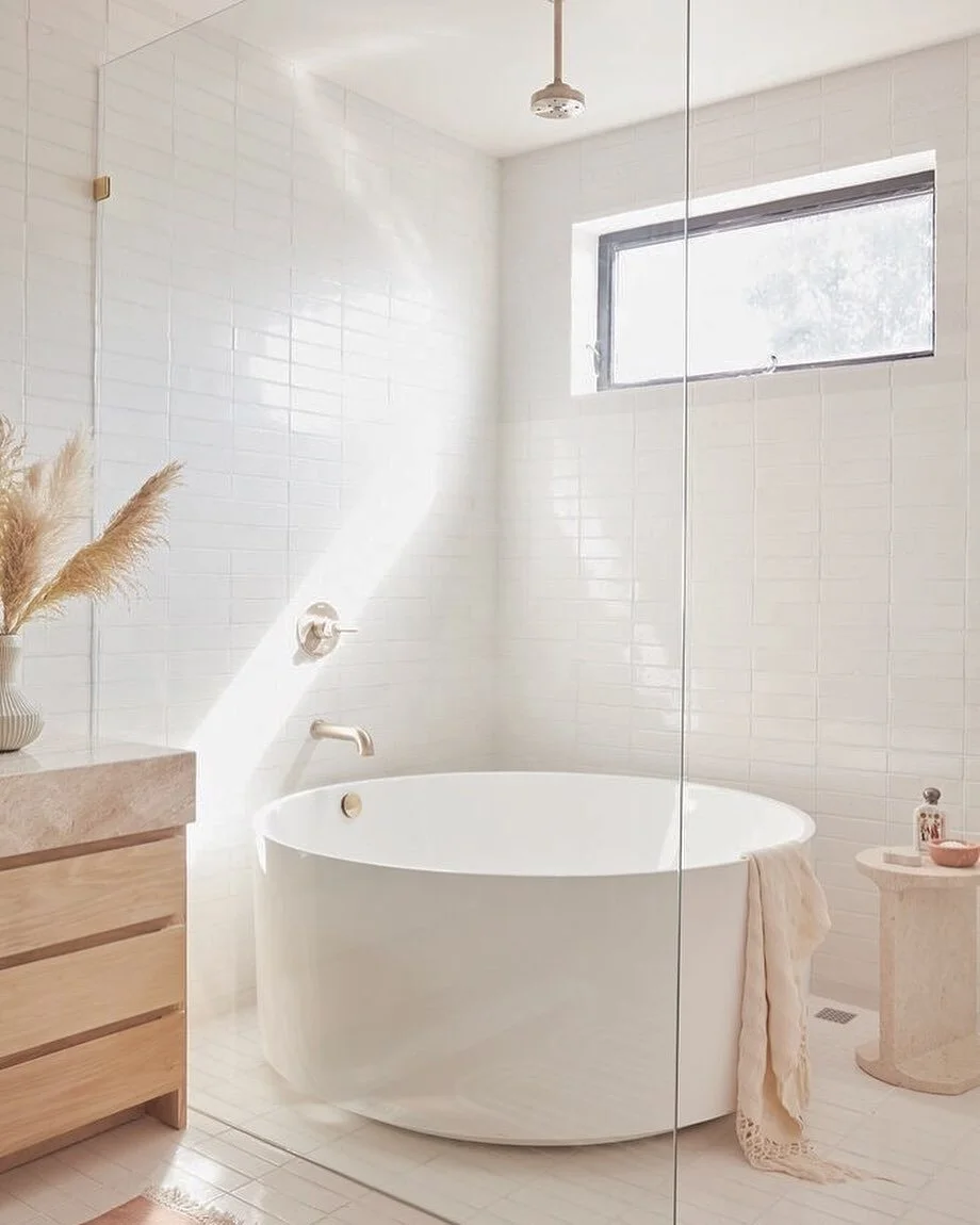 What do YOU think of round bath tubs? Check out our stories to see what our CH followers think! 🤍✔️

We absolutely LOVE them! 💋

#completehome #bathroomdesign #bathroominspo #bathroomgoals #bathroomrenovation #bathroommakeover #bathroomreno #newbat