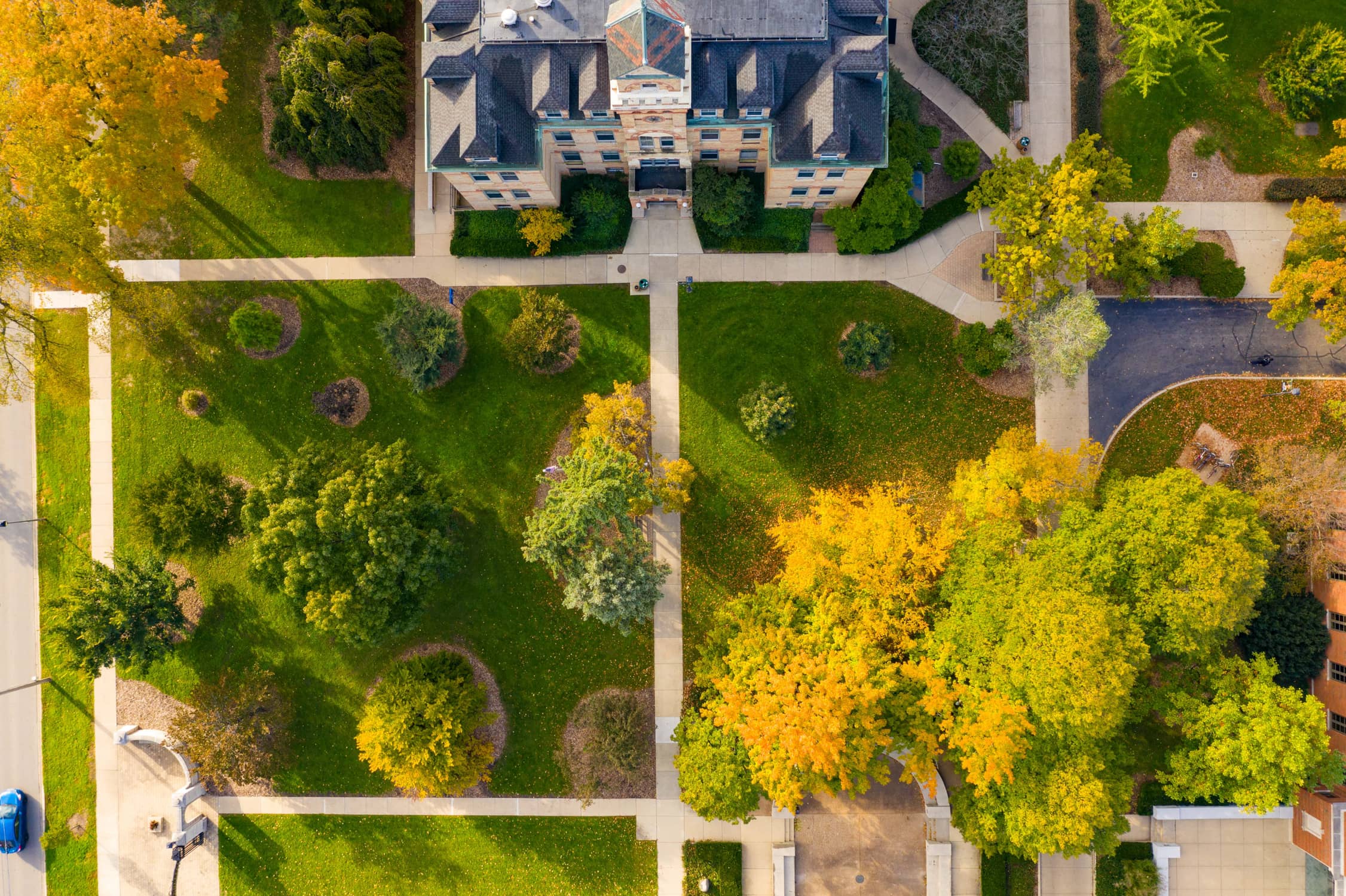 BothAndPictures_DroneVideoPhotography_ElmhurstCollege_Campus_Fall_DJI_Mavic2Pro_Hasselblad.jpg