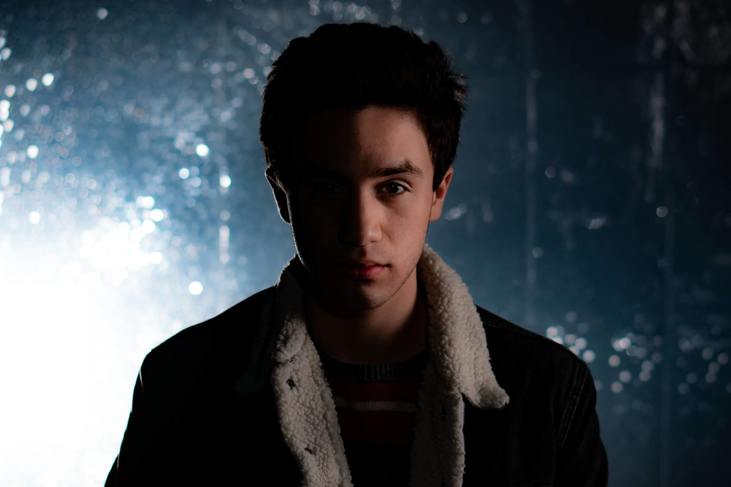 BothAndPictures_Heashots_ContrastLighting_Retouching_Backlight_Sidelight_TheaterPromotionalPhotography.jpg