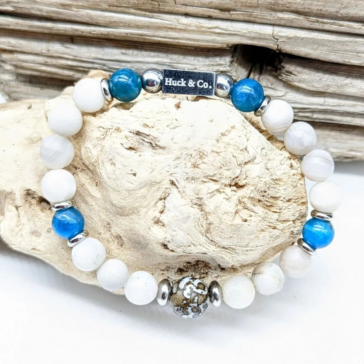 Mother's day is here
Place your orders today... White agate for finding our true voice and relief of trauma.  Apatite for deepened meditation and insight. &quot;I am the lotus within&quot; carved conch  shell from Thailand. 
#lawofattraction #handmad