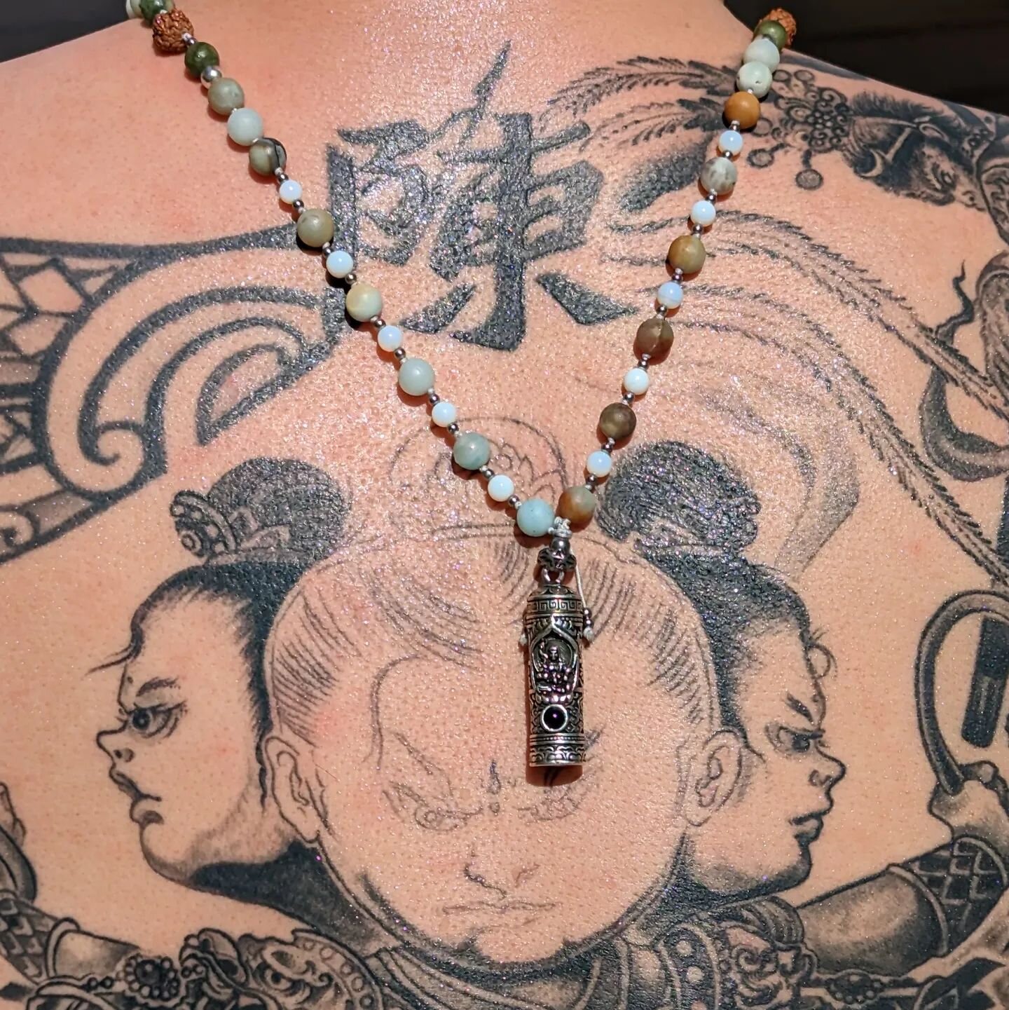 Art
In any fashion, bring it together with this Buddha carver crystal prayer holder pendant and amazonite, moonstone and rudraksha seed mala. Empowerment, calm and truth.
#lawofattraction #peace #puertovallarta #almar #yoga #intentionsetting #love #i